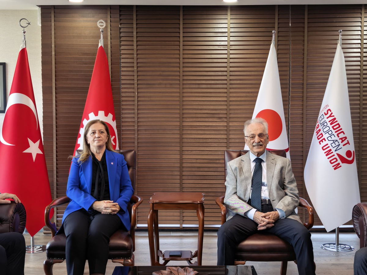 Karayalçın, Ankara\'ya taşınan DİSK merkezine hayırlı olsun ziyaretinde bulundu