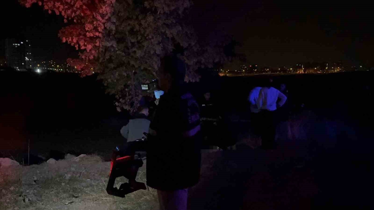 Kayseri Melikgazi\'de 35 yaşındaki kişi boş arazide ağaca asılı ölü bulundu