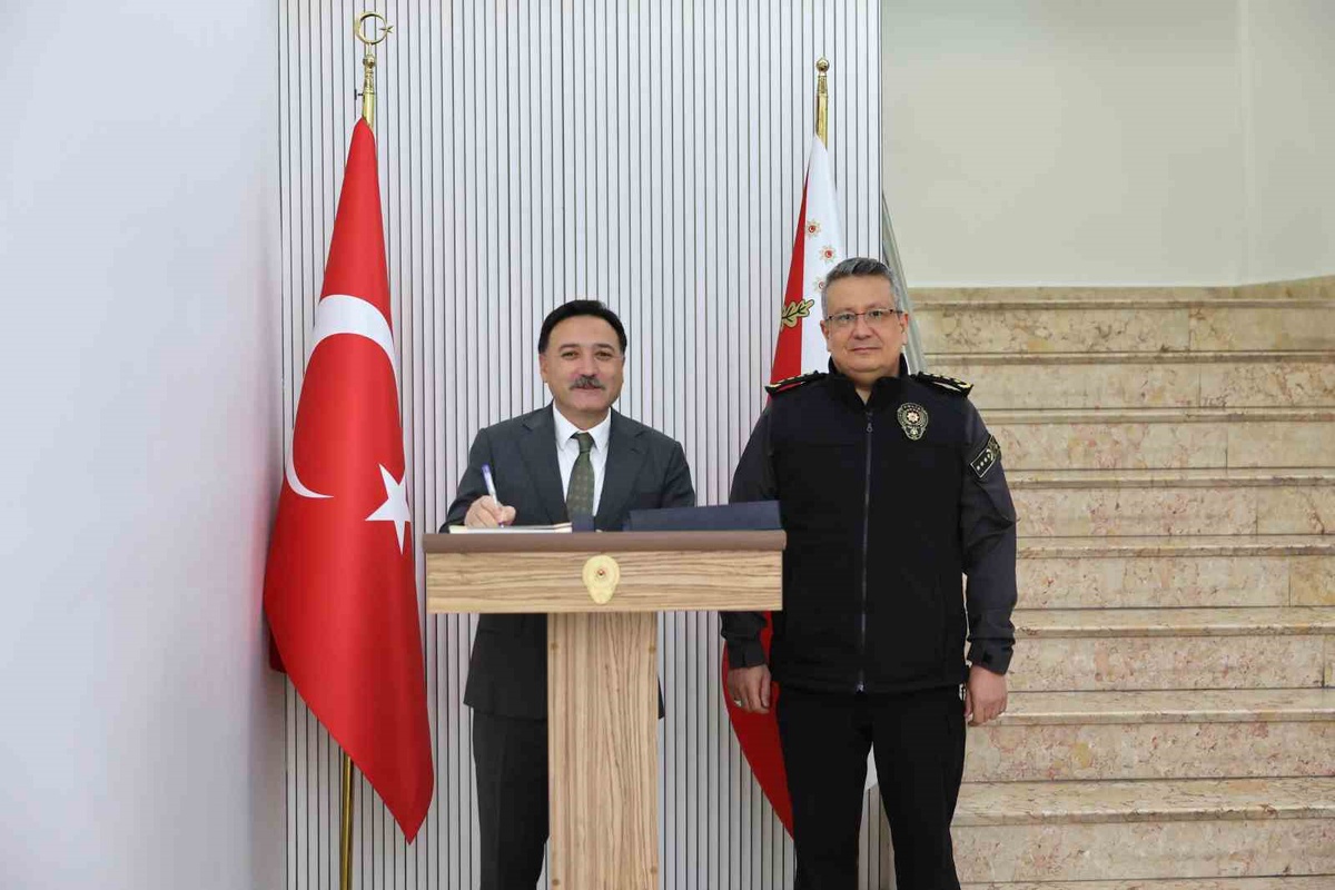 Kayseri Valisi Çiçek, İl Emniyet Müdürü Ergen\'e hayırlı olsun ziyaretinde bulundu