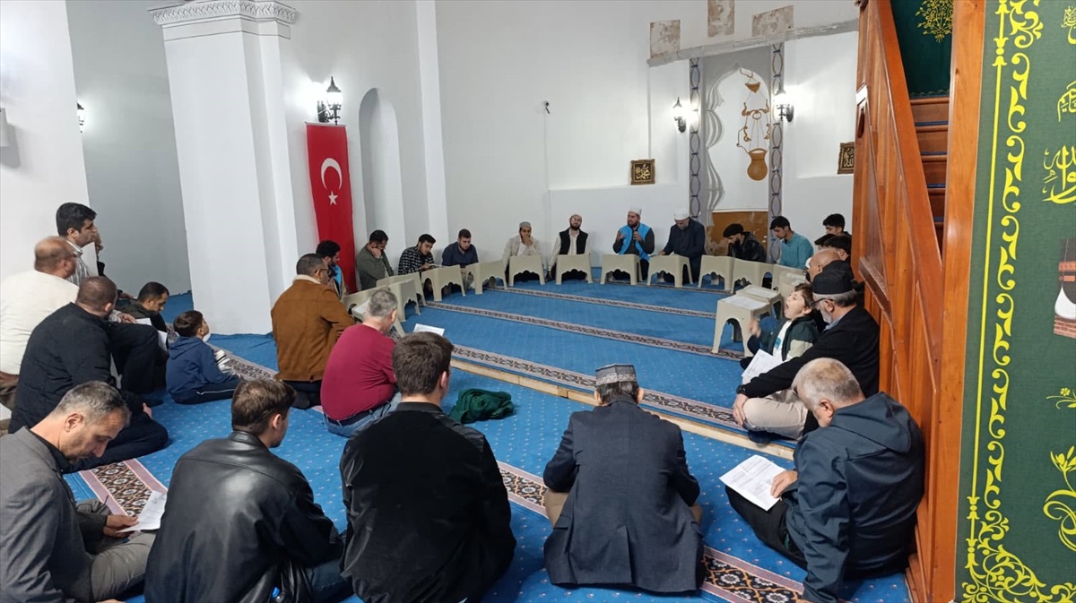 Kırklareli Vize\'de öğrenciler barınakta hayvan besledi, hadis halkası düzenlendi