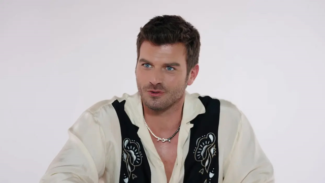 Kıvanç Tatlıtuğ'un çocukluk hali ortaya çıktı