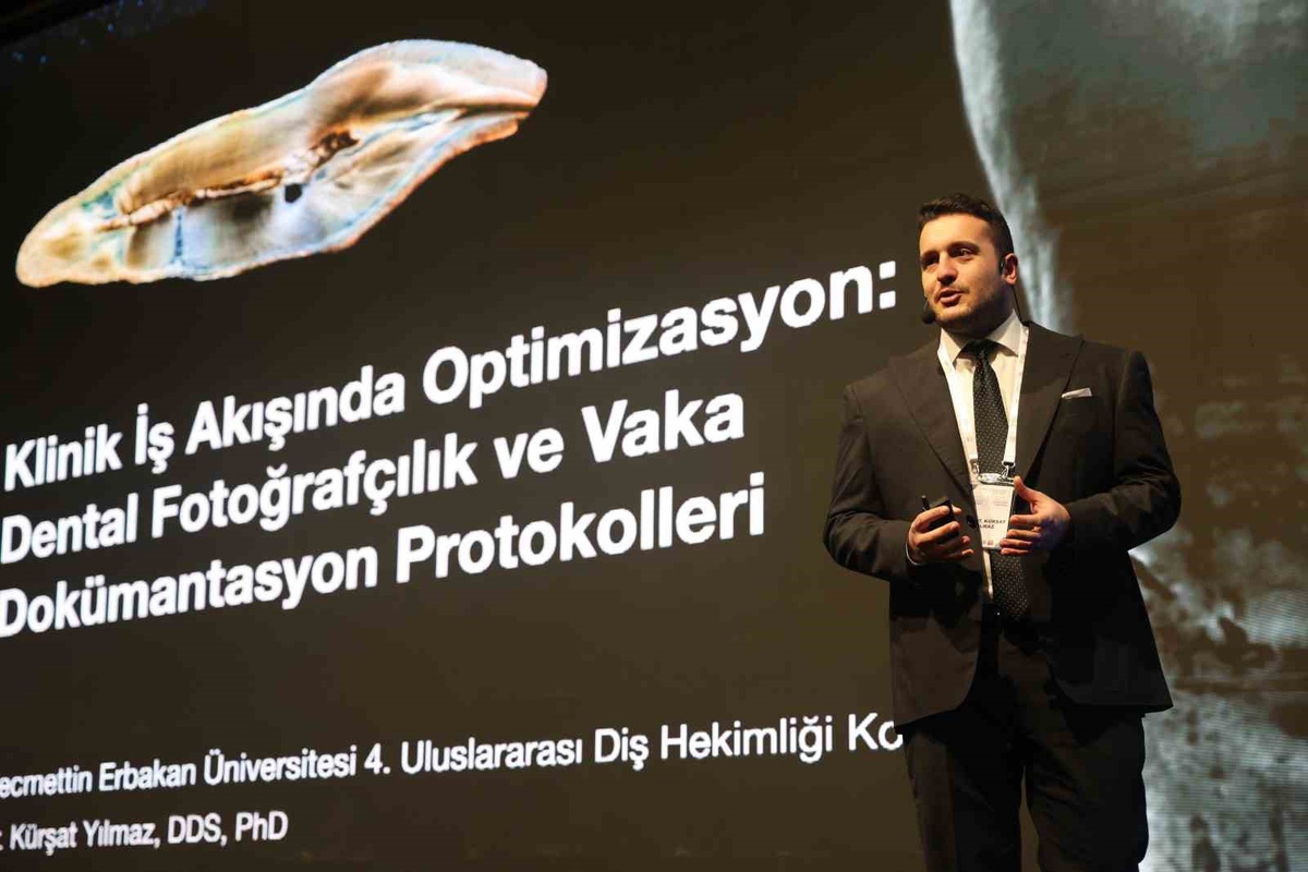 Kürşat Yılmaz dental fotoğrafların standart ve kayıtlı olmasının önemini anlattı