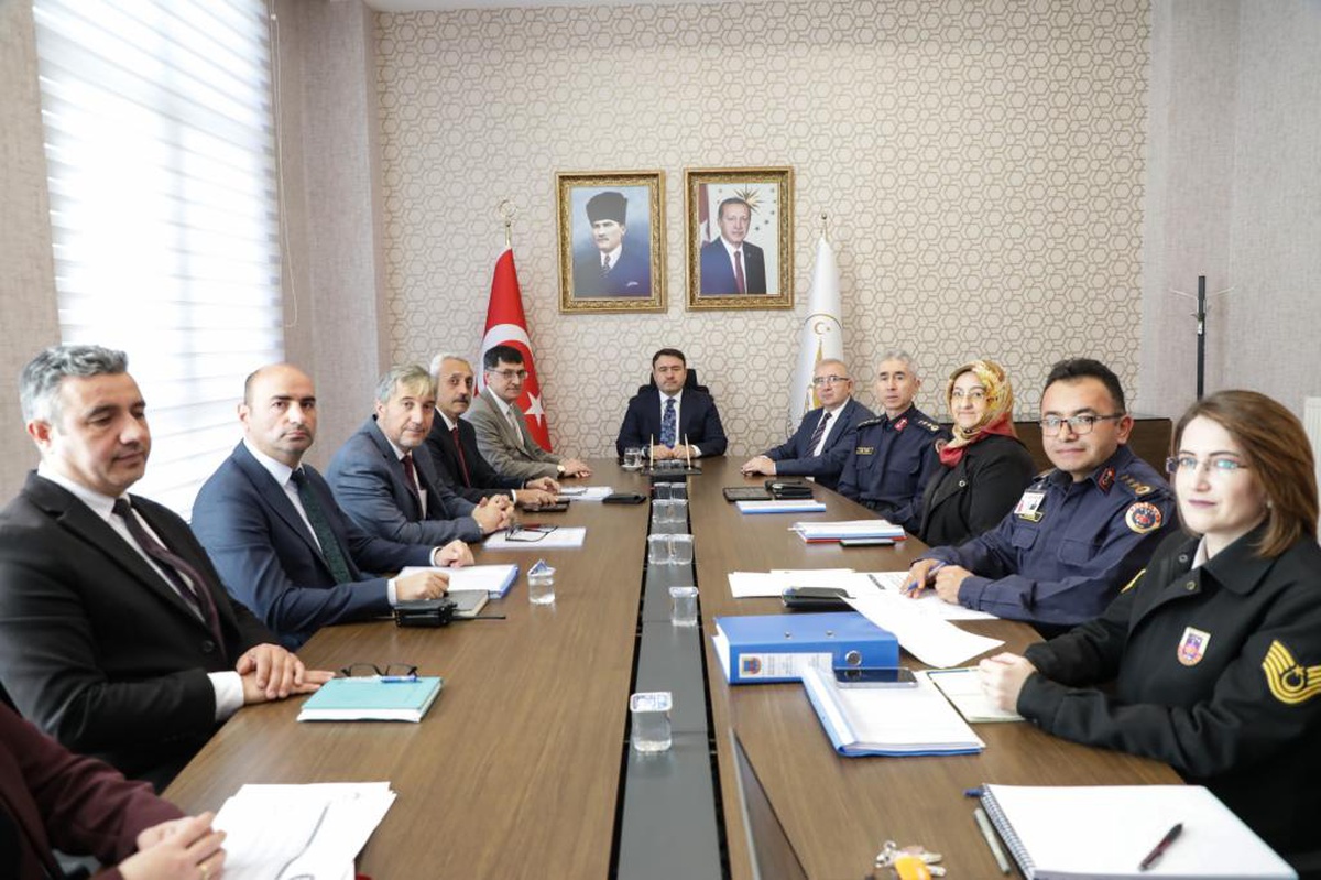 Kütahya\'da okul güvenlik toplantısı Vali Işın başkanlığında gerçekleşti