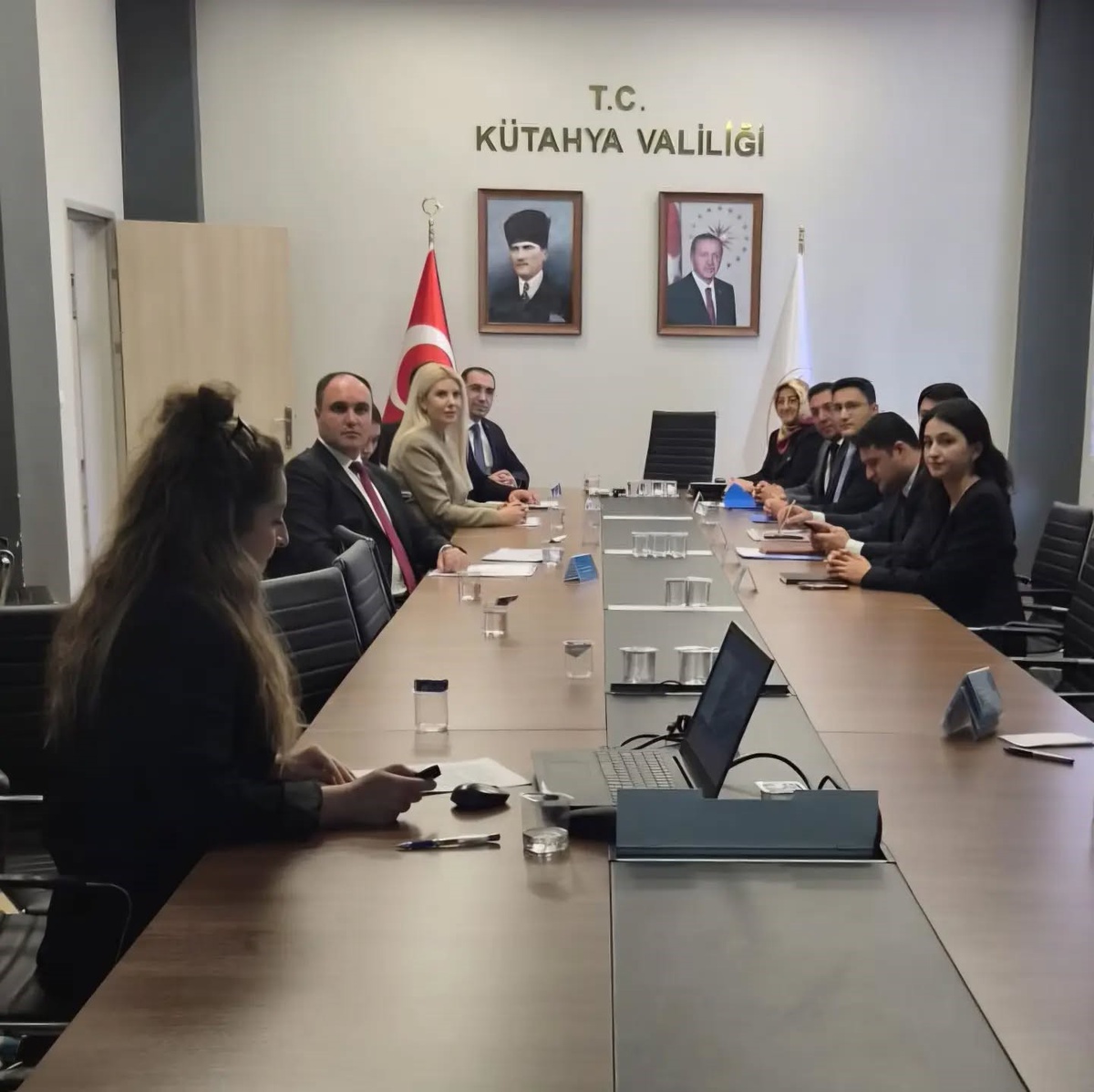 Kütahya Valiliğindeki toplantıda İyilik Var platformu ve İyilik Kapısı tanıtıldı