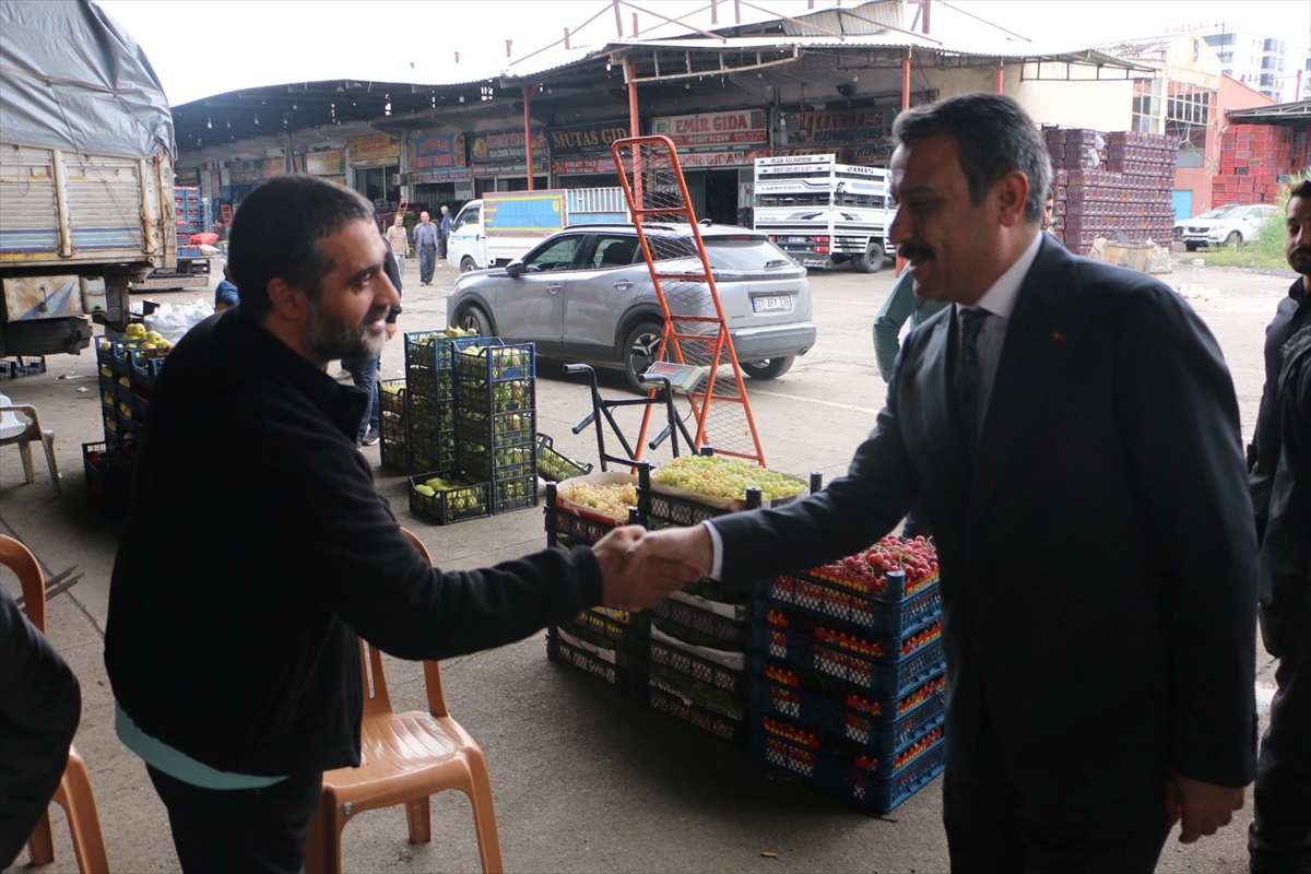 MHP Diyarbakır İl Başkanı Özcoşkun, hal esnafına her ay ziyaret sözü verdi