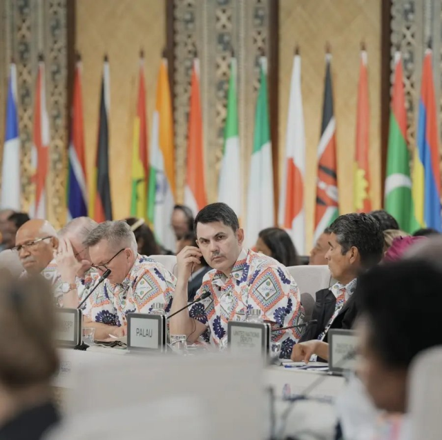 Bakan Murat Kurum Fiji'de geleneksel gömleğiyle dikkat çekti