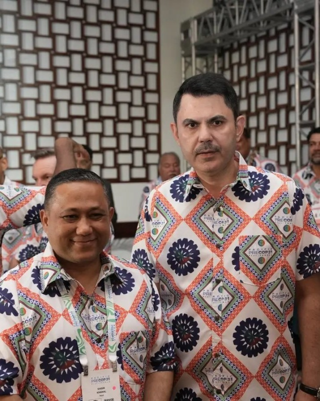 Bakan Murat Kurum Fiji'de geleneksel gömleğiyle dikkat çekti