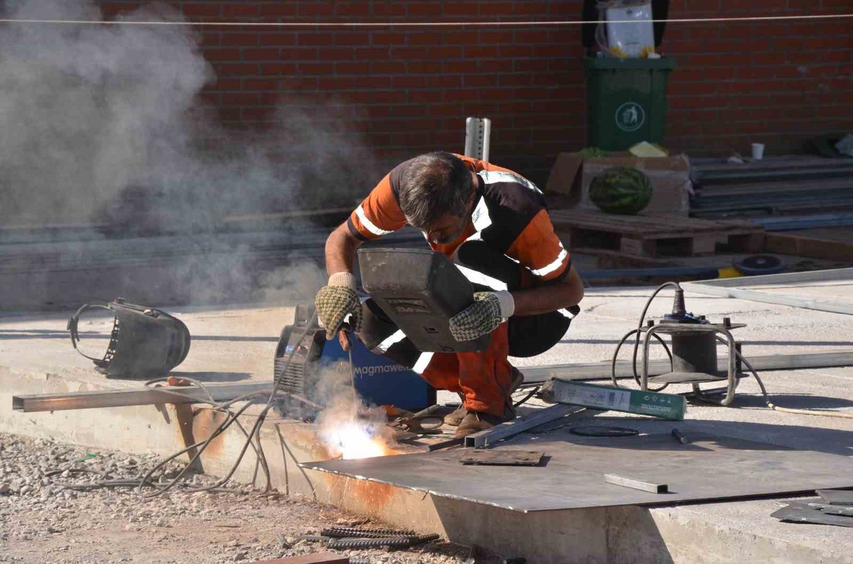 Muş AFAD, atık malzemelerle 30 milyon lira tasarruf hedefli afet eğitim parkı kuruyor