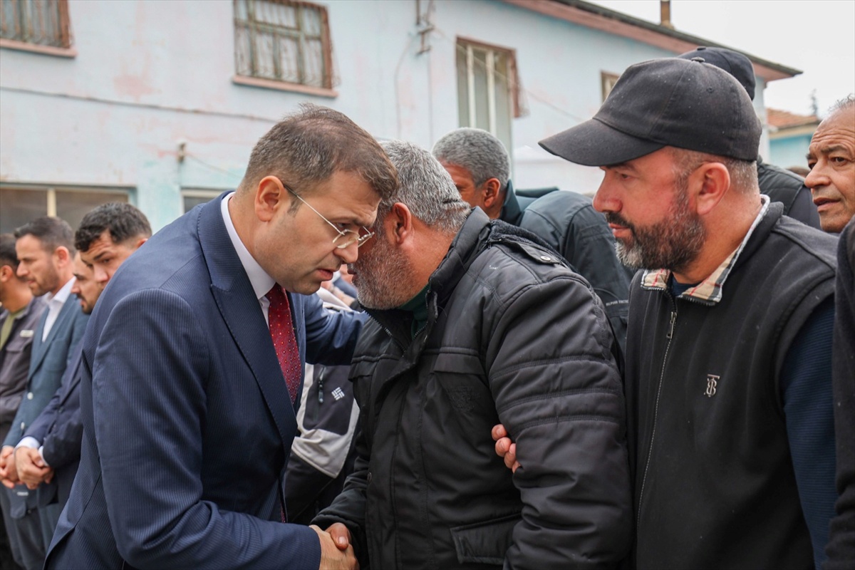 Niğde Bor\'da motosiklet kazasında ölen 2 kardeş Altunhisar\'da cenaze töreniyle uğurlandı