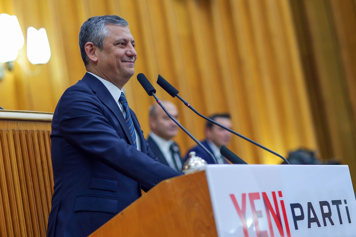 Özgür Özel, satıp gidenlere \'hain\', onları satın alanlara \'milli irade hırsızı\' dedi