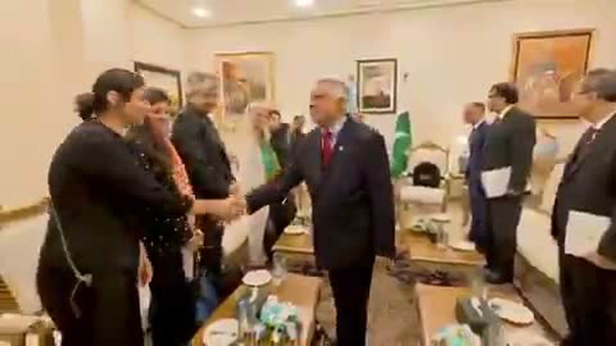 Pakistan Dışişleri Bakanı Dar, Guterres\'e Keşmir\'de BM kararları çağrısını yineledi