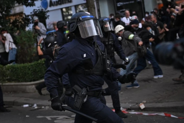 Paris savaş alanına döndü! Öğrenci protestolarında ortalık karıştı