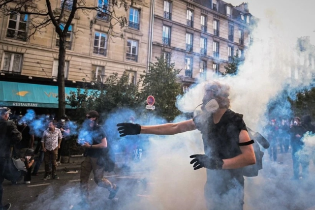 Paris savaş alanına döndü! Öğrenci protestolarında ortalık karıştı
