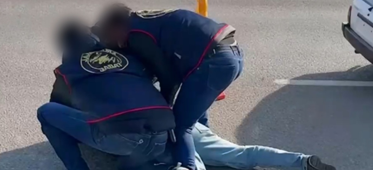 Sakarya Arifiye\'de 2 iş yerinden kablo ve laptop çalan 2 şüpheli tutuklandı