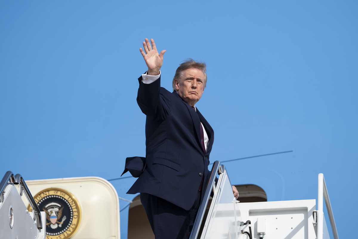 Laboratuvardaki gizemli ölüm Trump\'ı da endişelendirdi! Ezeli düşmanına "Yardıma hazırız" mesajı
