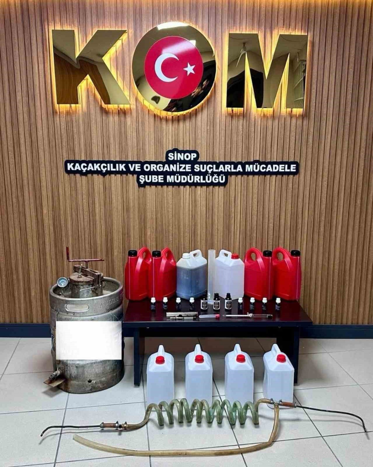Sinop Gerze\'de iş yerinde 45 litre etil alkol ele geçirildi, 1 şüpheli yakalandı