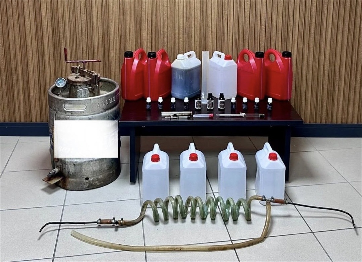 Sinop Gerze\'de sahte alkol operasyonunda 45 litre etil alkol bulundu