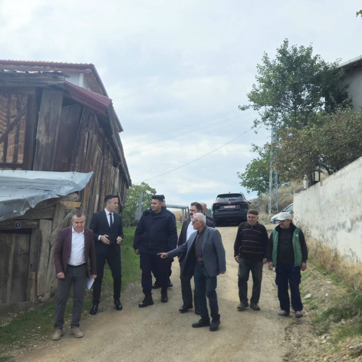Sinop Saraydüzü\'nde Kaymakam Göktaş, Çalpınar köyü yollarını inceledi