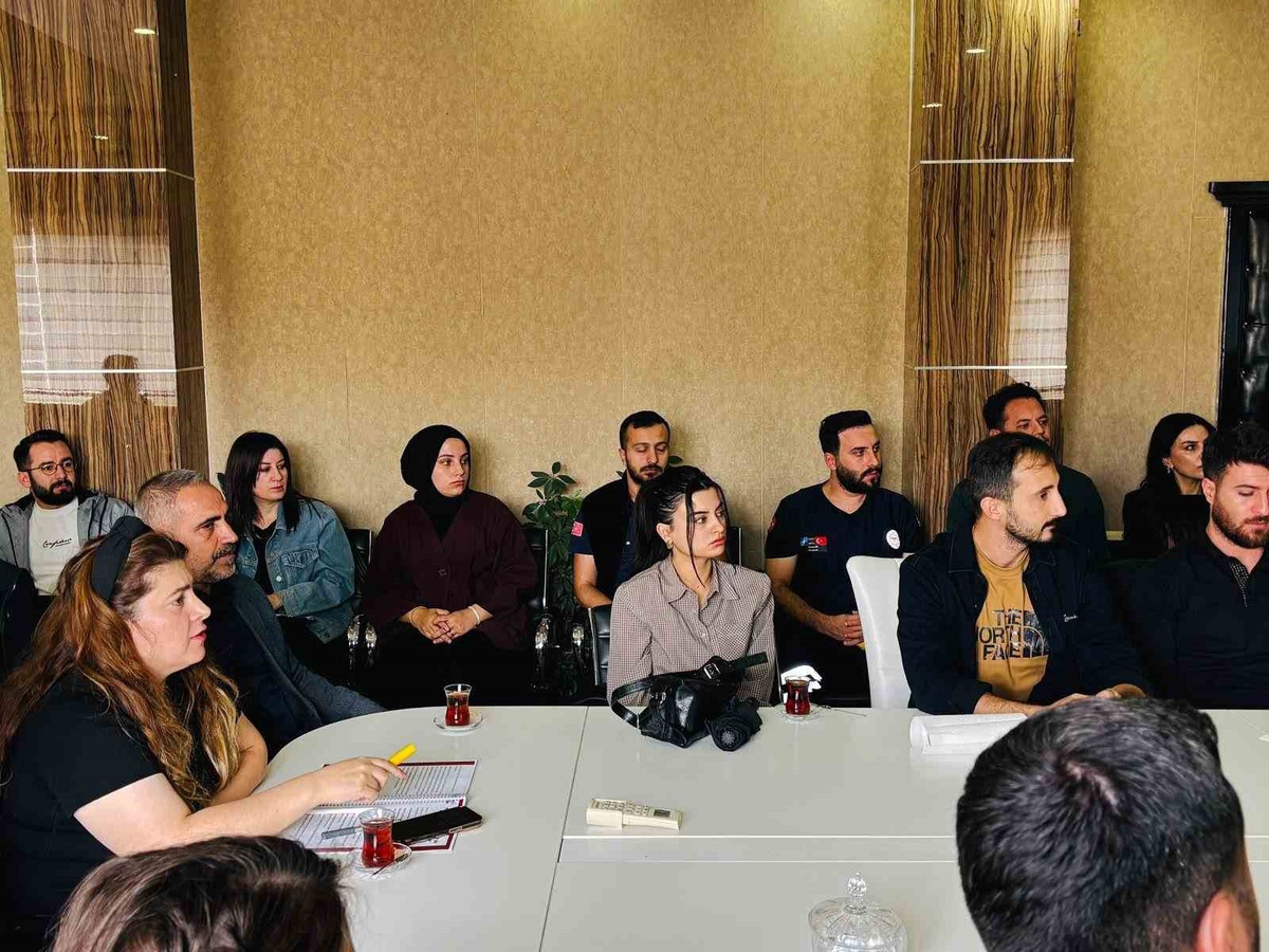 Şırnak\'ta acil sağlıkta çağrı ve sevk süreçleri geniş katılımlı toplantıda ele alındı