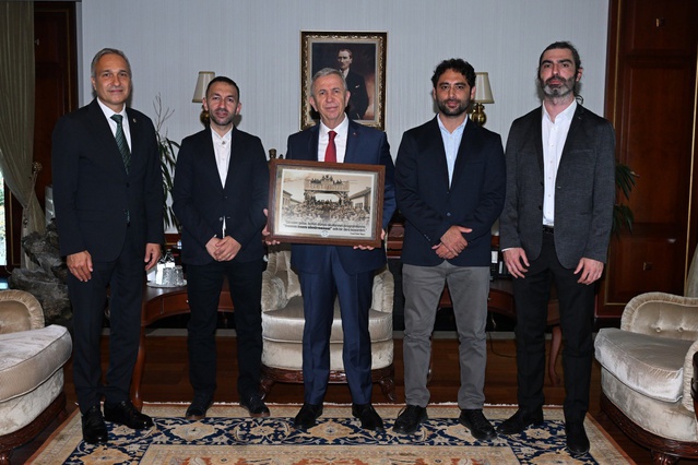 Suat Özçağdaş, Öğretmen Abonman Uygulaması için Mansur Yavaş'a teşekkür etti