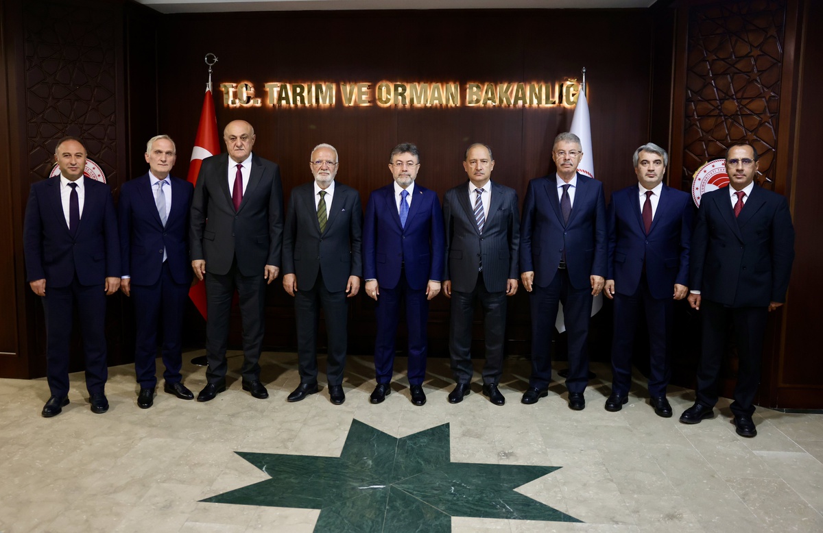 Şeker sektörü temsilcileri, Tarım Bakanı Yumaklı ve Elitaş\'la bir araya geldi