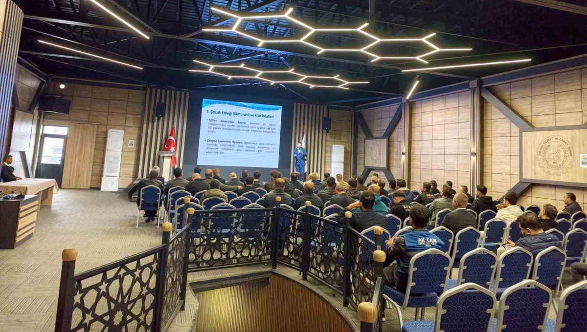 Tatvan\'da mesleki eğitim toplantısında öğrenci ve işletme süreçleri değerlendirildi