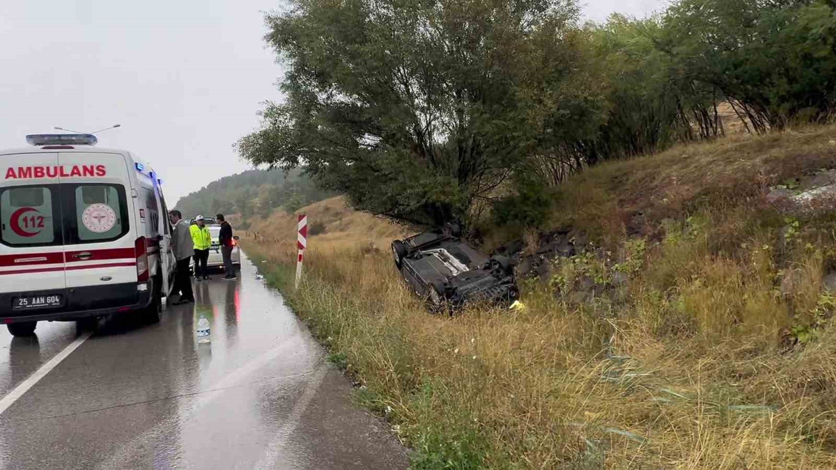 Tekman Belediyesi aracı Erzurum-Pasinler karayolunda devrildi, 2 kişi yaralandı