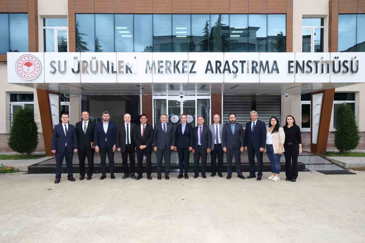 Trabzon Büyükşehir Başkanı Genç, Su Ürünleri Enstitüsü\'nü ziyaret edip övdü