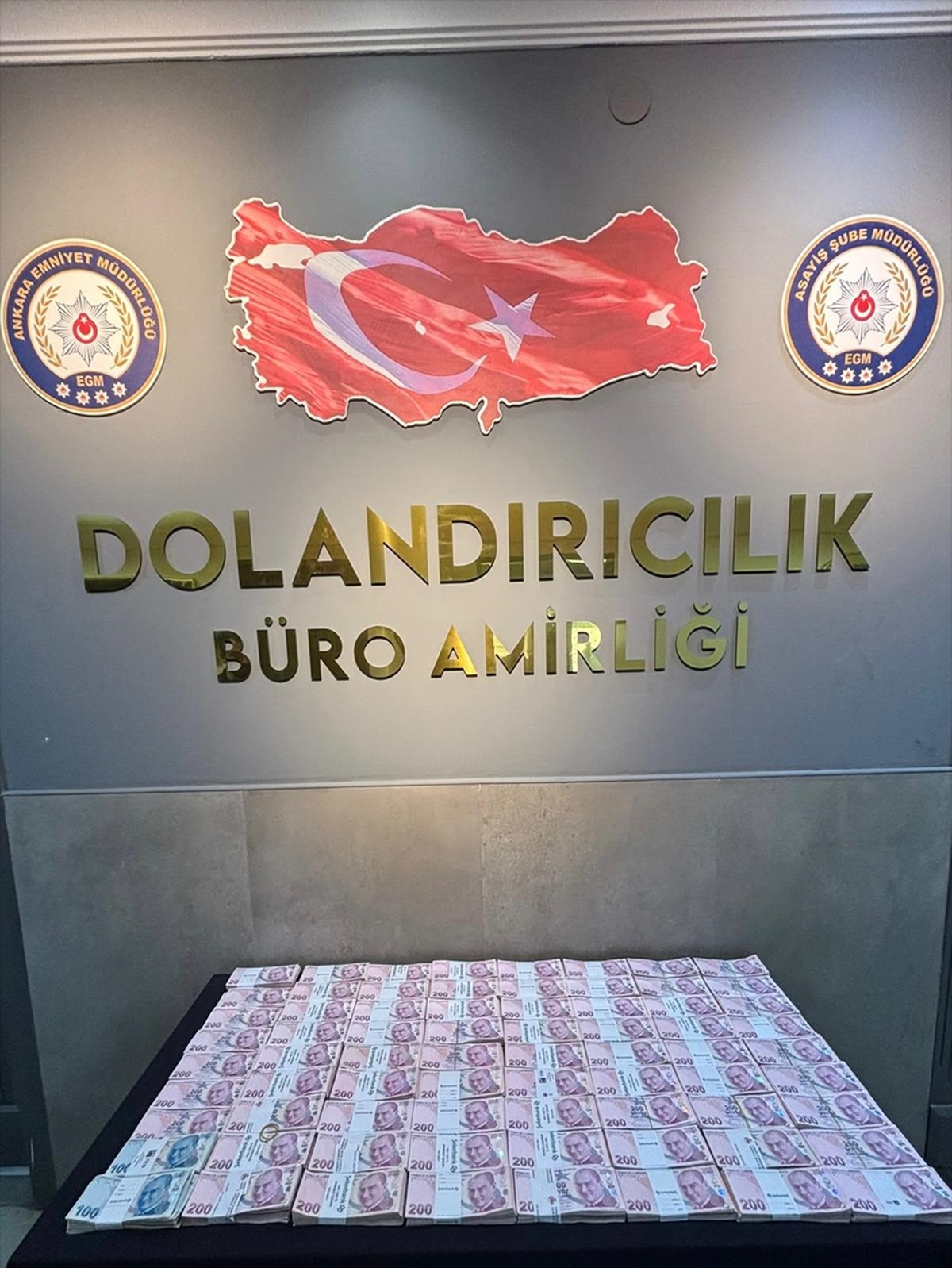 12 şüpheli Ankara\'da yürütülen üç dolandırıcılık soruşturmasında tutuklandı