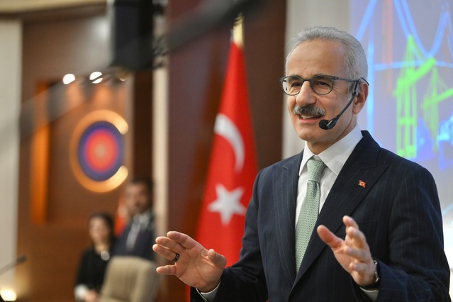 Bakan Uraloğlu, ulaştırma koridorları konferansında Orta Koridor'u anlattı