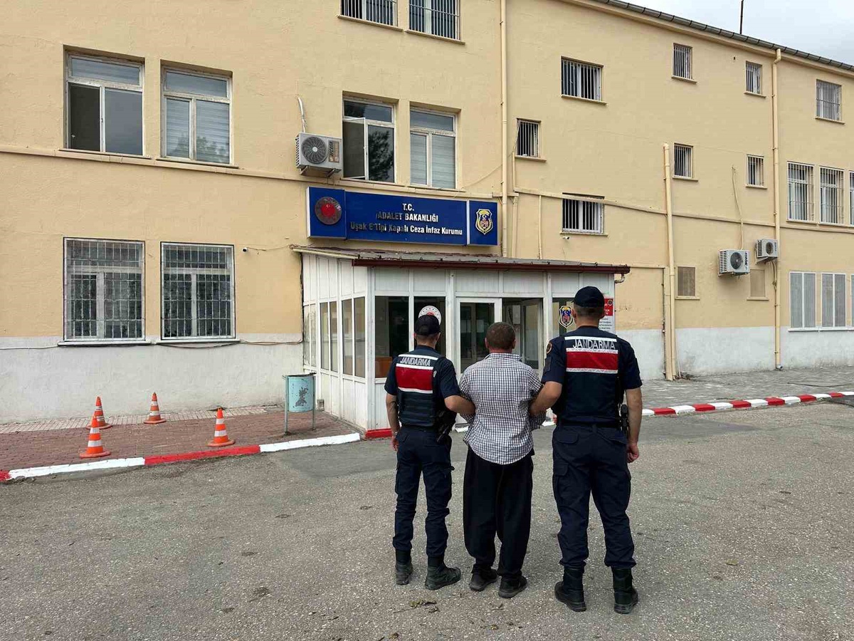 Uşak\'ta jandarma, Eylül\'de kesinleşmiş hapis cezası bulunan 25 kişiyi yakaladı