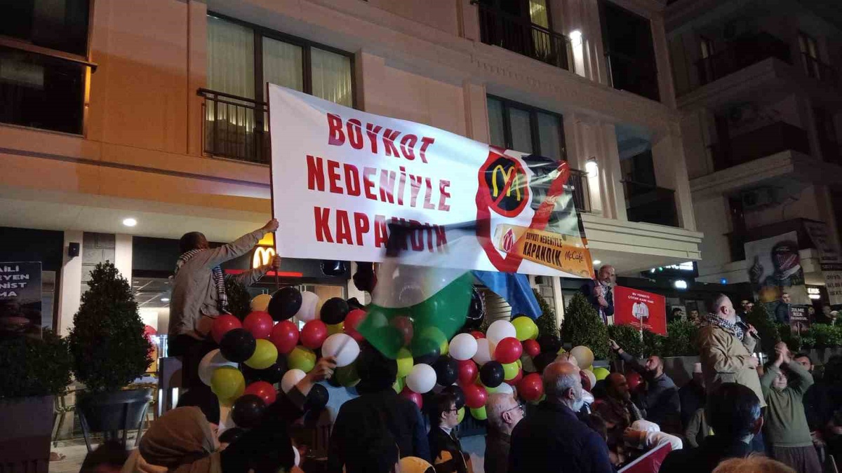 Üsküdar\'da bir yıllık boykot sonrası McDonald\'s şubesine 3 gün süre verildi