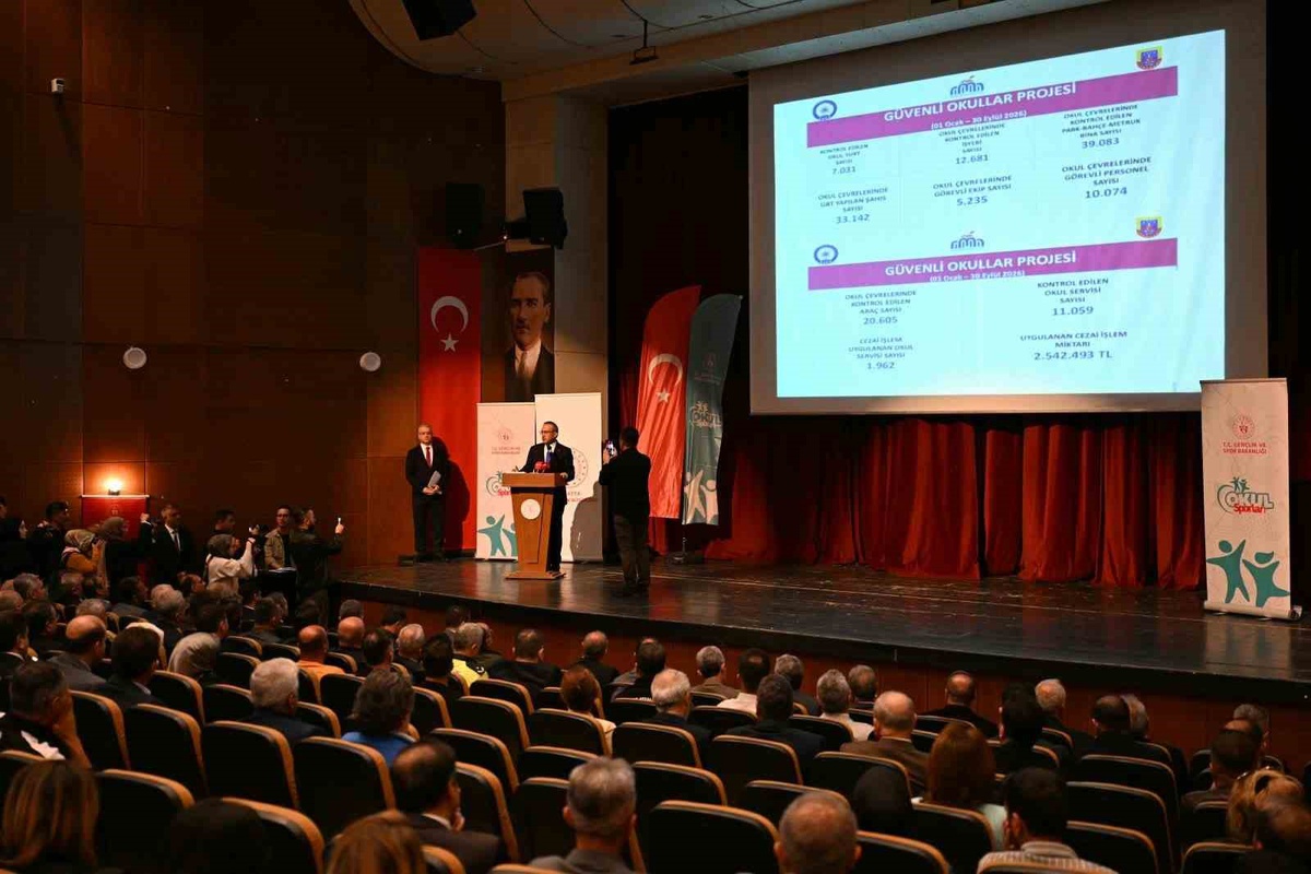 Vali Yavuz, Malatya\'da okul sporları ve güvenliği toplantısında konuştu