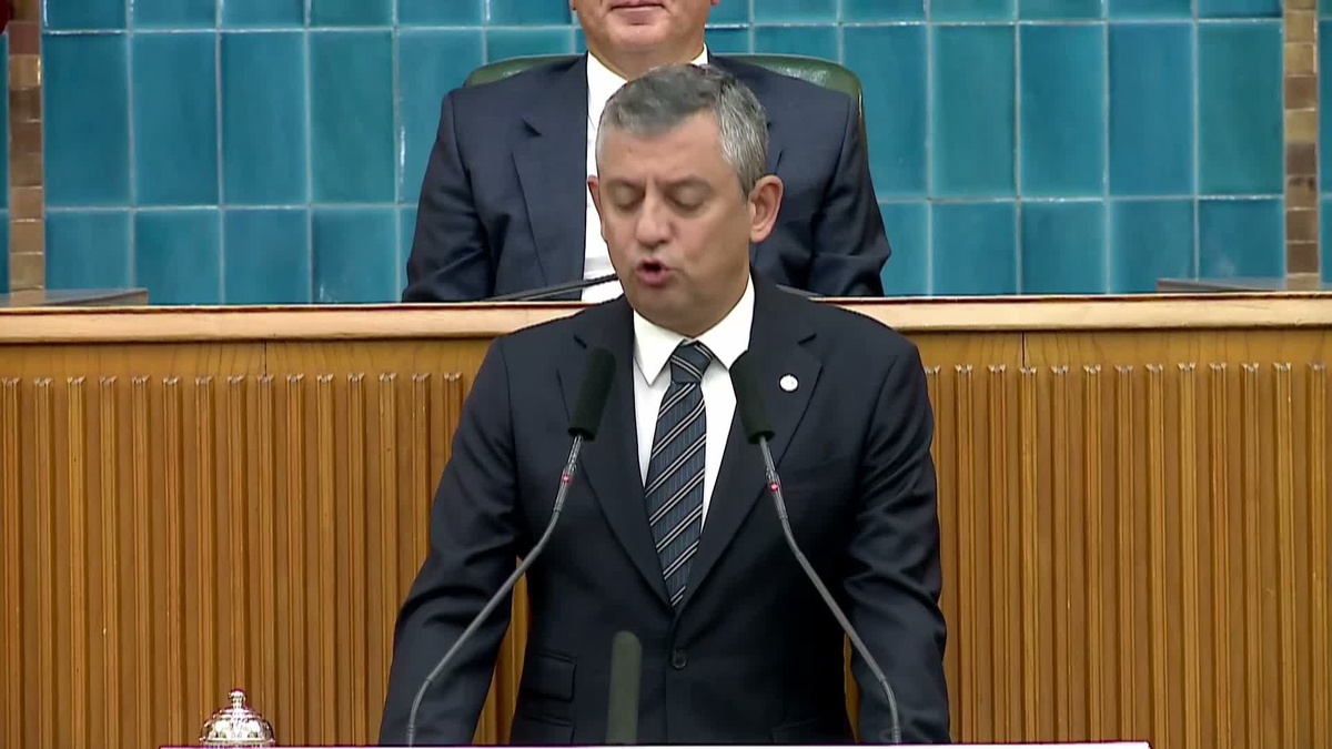 YENİ Parti Grup Toplantısı... Özgür Özel: "Atayan AK Partili, atanan AK Partili, soyan AK Partili, soyulan da AK Partili, hakkını arayan da YENİ Partili"