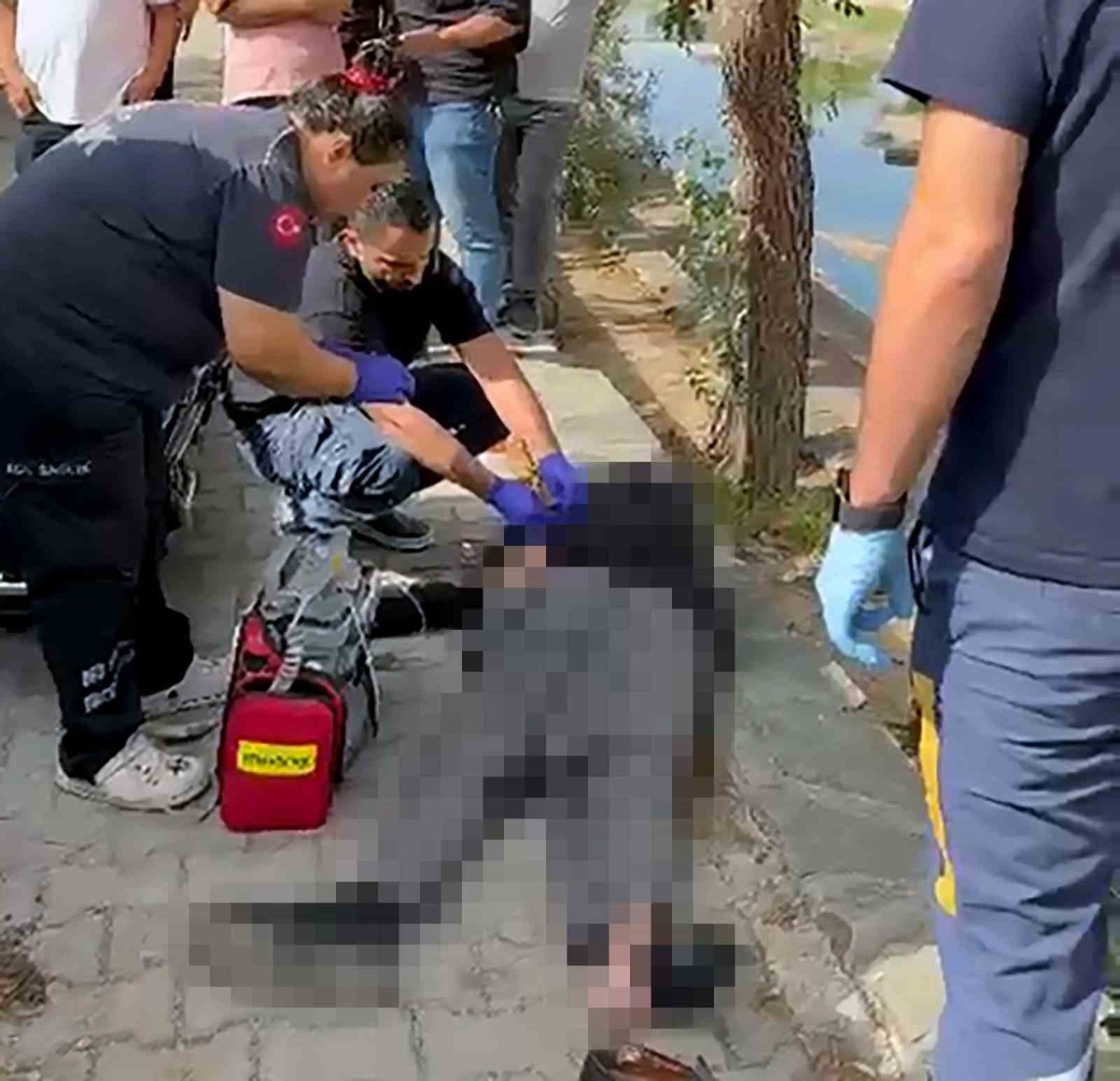 Kaldırımda yürüyordu! Attığı son adım hayatına mal oldu