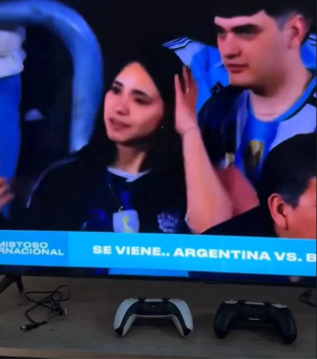Messi'nin vedasında tribünlerde ilginç an: Genç kadının hareketi ağızları açık bıraktı