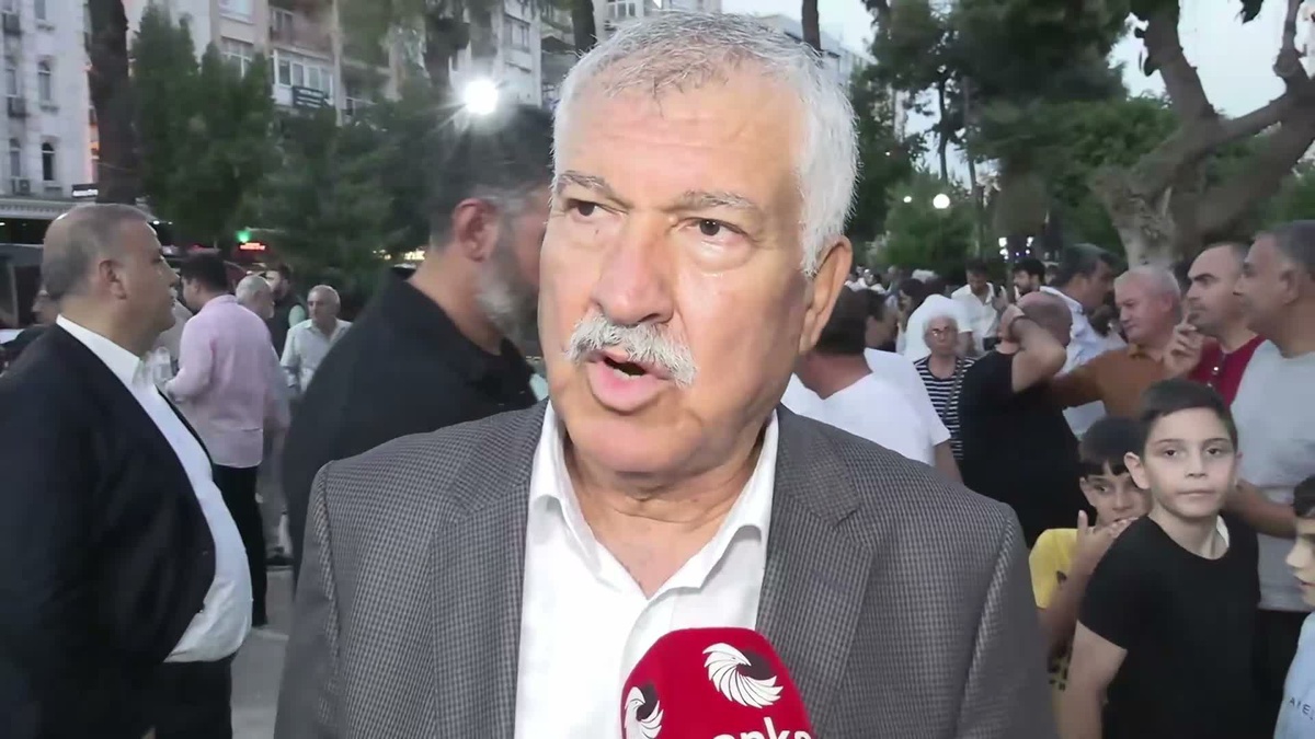 Adana Büyükşehir Belediye Başkanı Karalar, Mersin\'deki tutuklama protestosuna katıldı