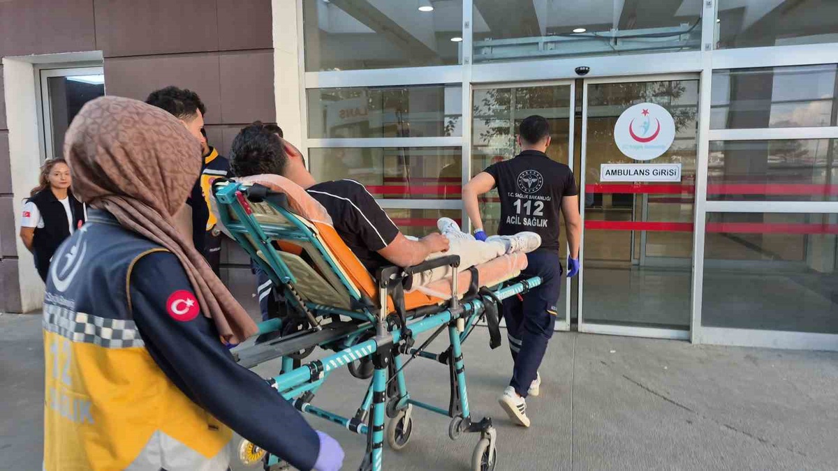 Adıyaman\'da iki motosiklet çarpıştı, 4 yaralı hastaneye kaldırıldı