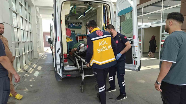 Adıyaman'da marangoz ustası kesici aletle bacağından yaralanıp hastaneye kaldırıldı