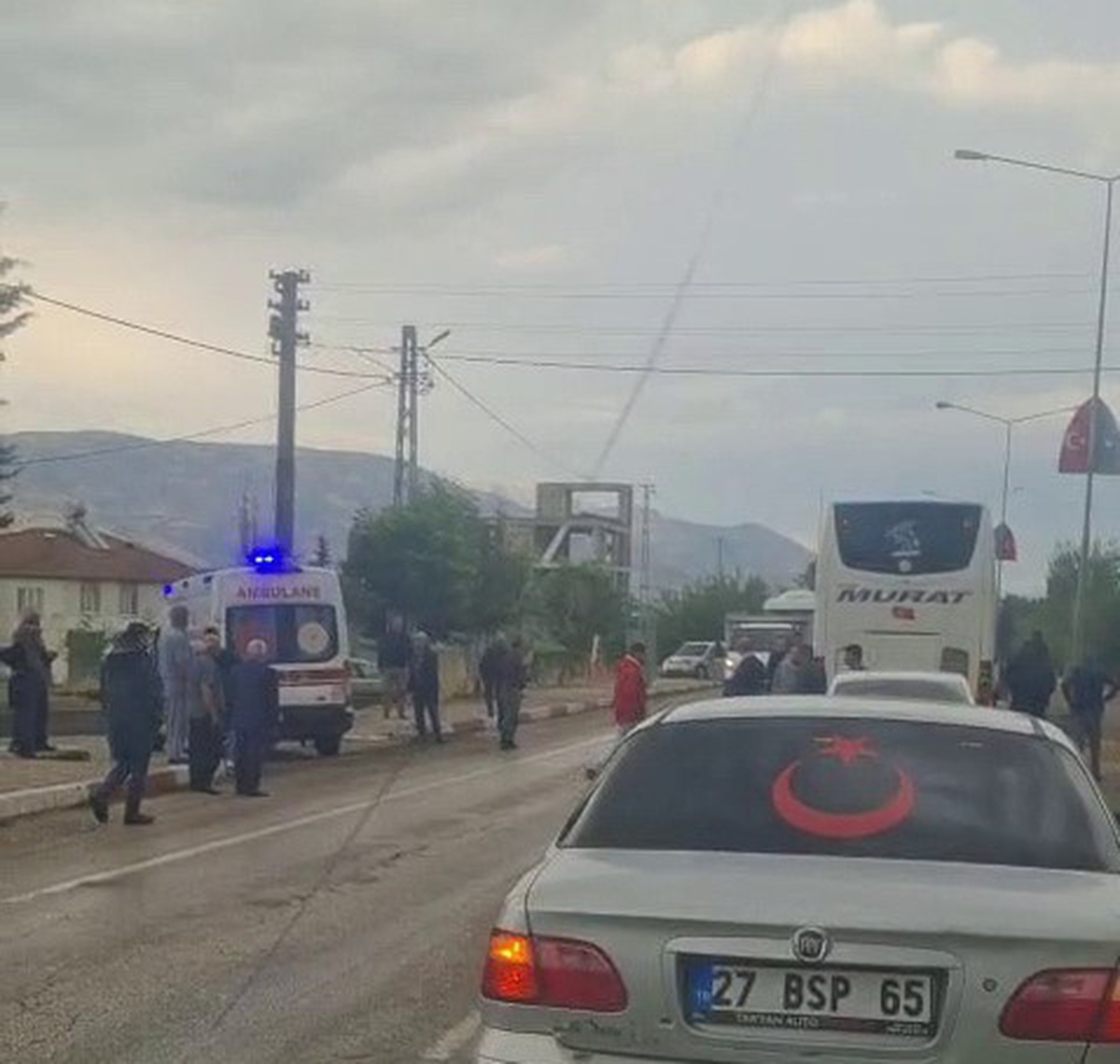 Adıyaman Gölbaşı\'nda 1 kişi yolcu otobüsünün çarpmasıyla yaralanıp hastaneye kaldırıldı