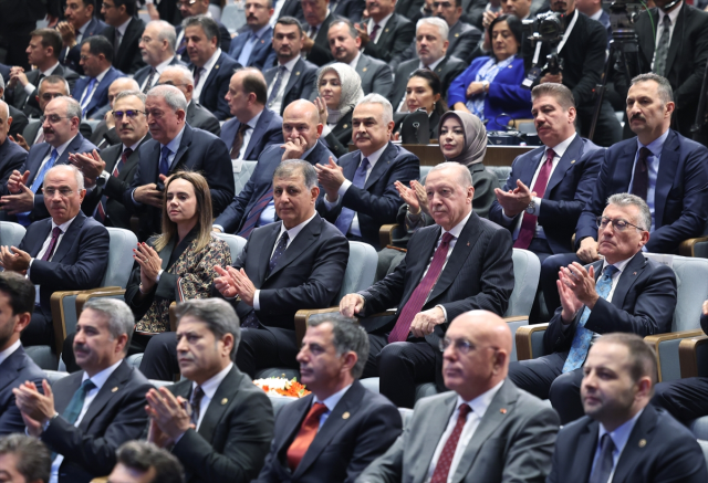 AK Parti'de tarihi gün! Cumhurbaşkanı Erdoğan'ın sözleri tezahüratla kesildi: İzmir bugün bir başka