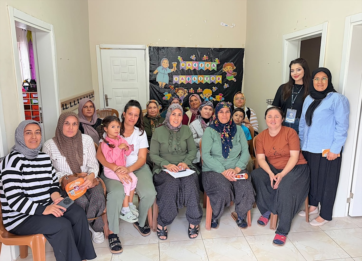 Akdeniz Belediyesi kırsal okullarda kız çocukları ve annelerine psikoeğitim verdi