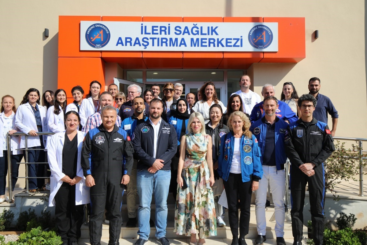 Kanser tedavisi gören çocuklar, Akdeniz Üniversitesi\'nde 11 astronotla buluştu