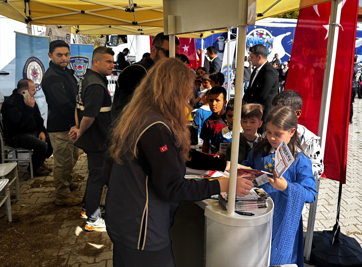 Aksaray Sultanhanı\'da bilim şenliği, Konya Bilim Tırı ve savunma maketleriyle açıldı