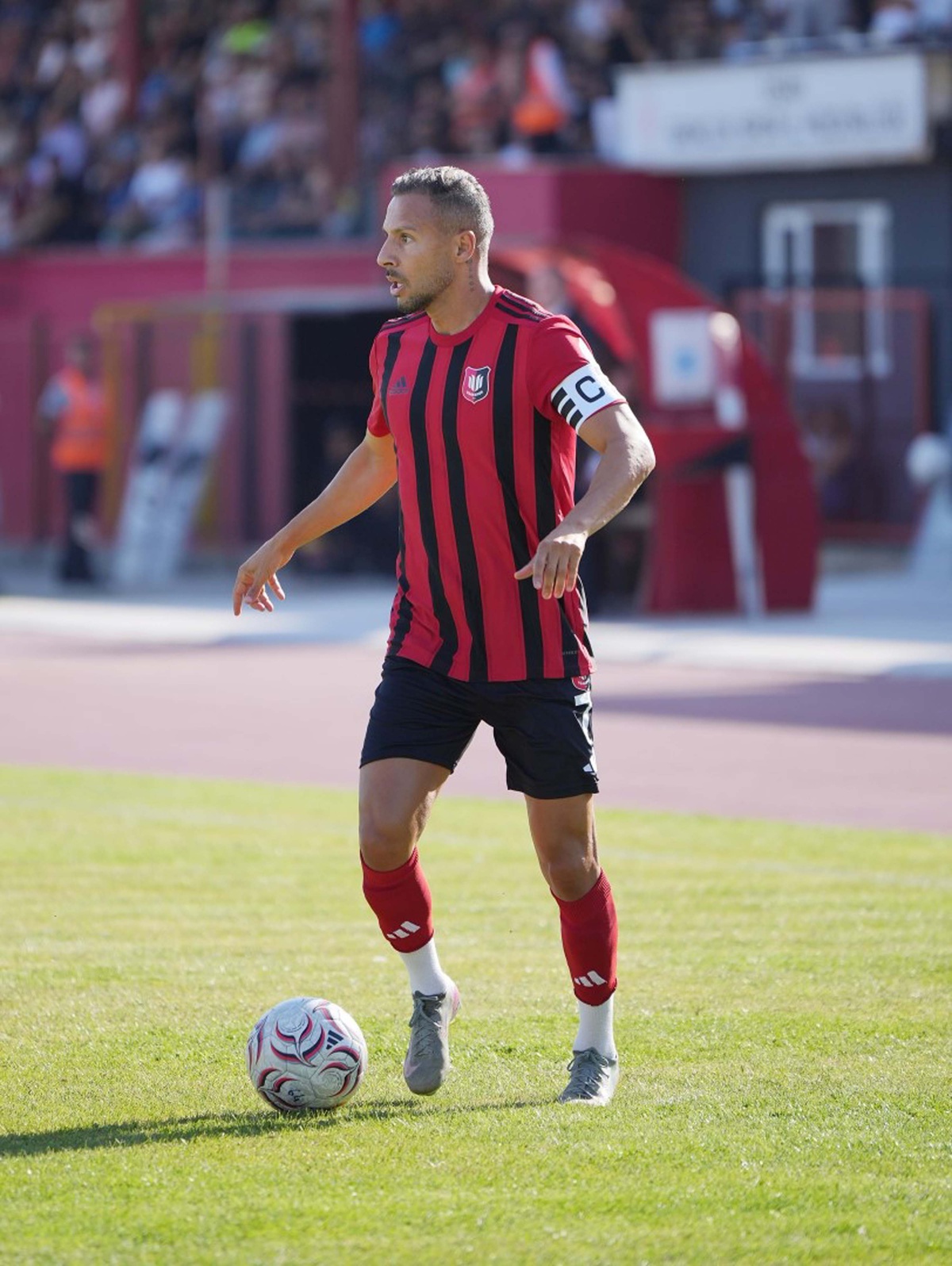Tuna Üzümcü, Uşakspor\'un 39 yaşındaki golcüsü Öztekin\'e karşı Altay defansını uyardı