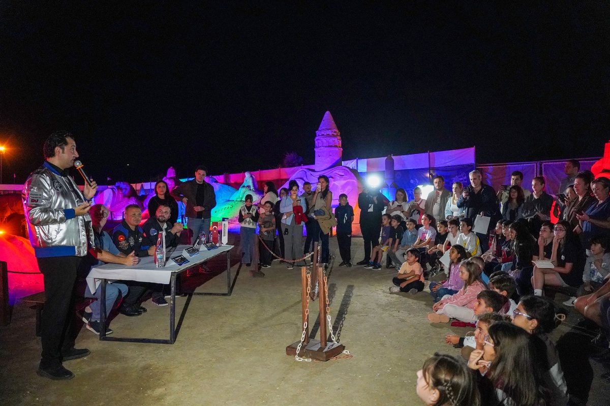 Alper Gezeravcı ve astronotlar Antalya\'da yaklaşık 150 çocuğun sorularını yanıtladı