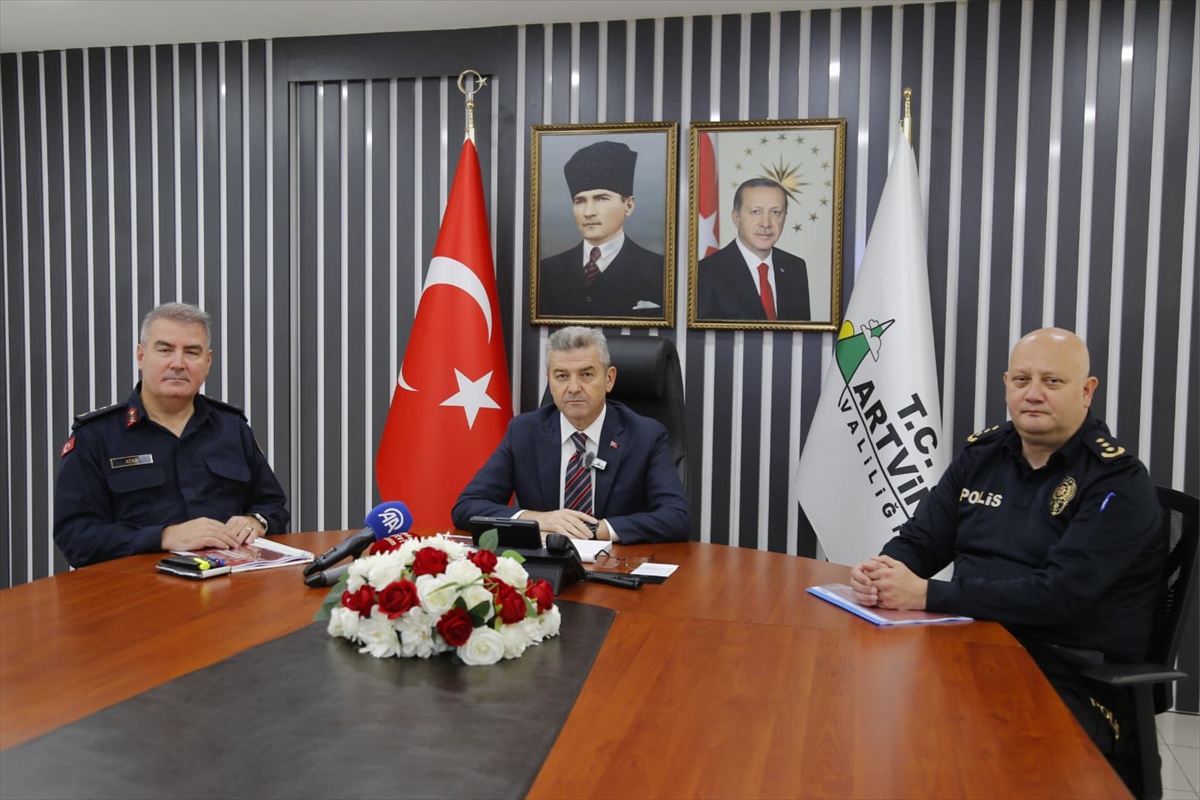 Artvin Valisi Ergün, kişilere karşı önemli suçların 848\'den 740\'a düştüğünü açıkladı