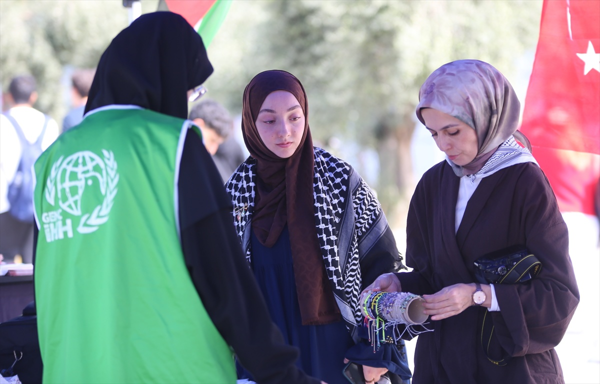 ADÜ\'de Filistin yararına kermes düzenlendi, gelir Türk Kızılay\'a teslim edilecek