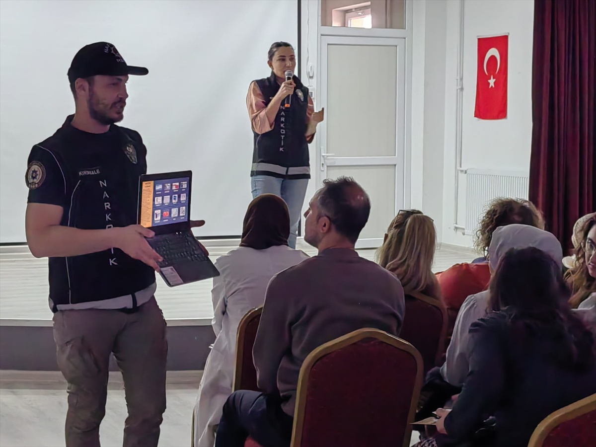 Bahşılı\'da öğretmenlere bağımlılıkla mücadele semineri verildi