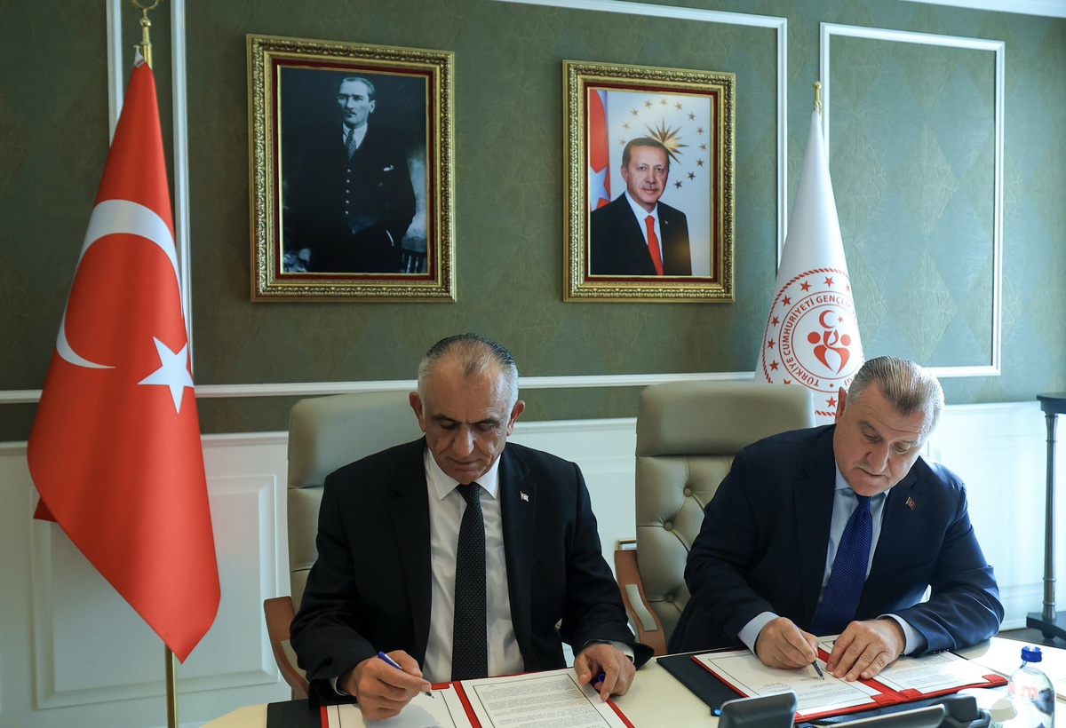 Türkiye ile KKTC, Lefkoşa ve Girne\'de öğrenci yurdu yapımı için protokol imzaladı
